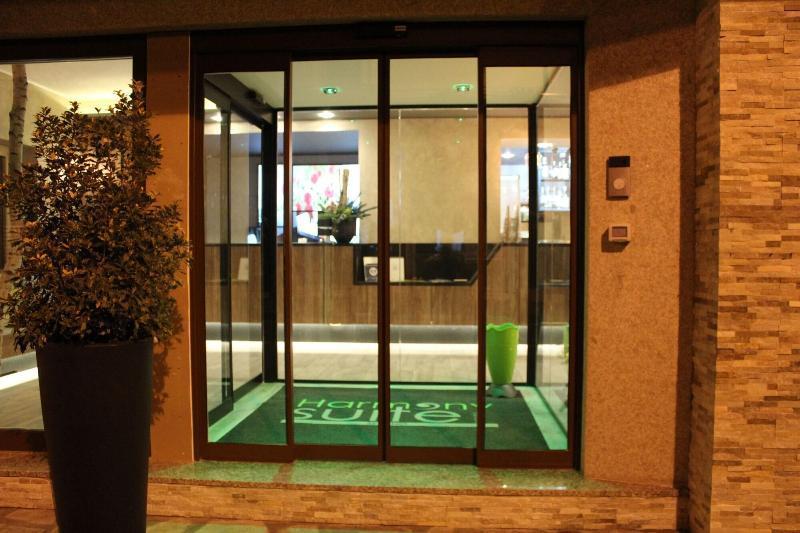 Harmony Suite Hotel Selvino Exterior photo